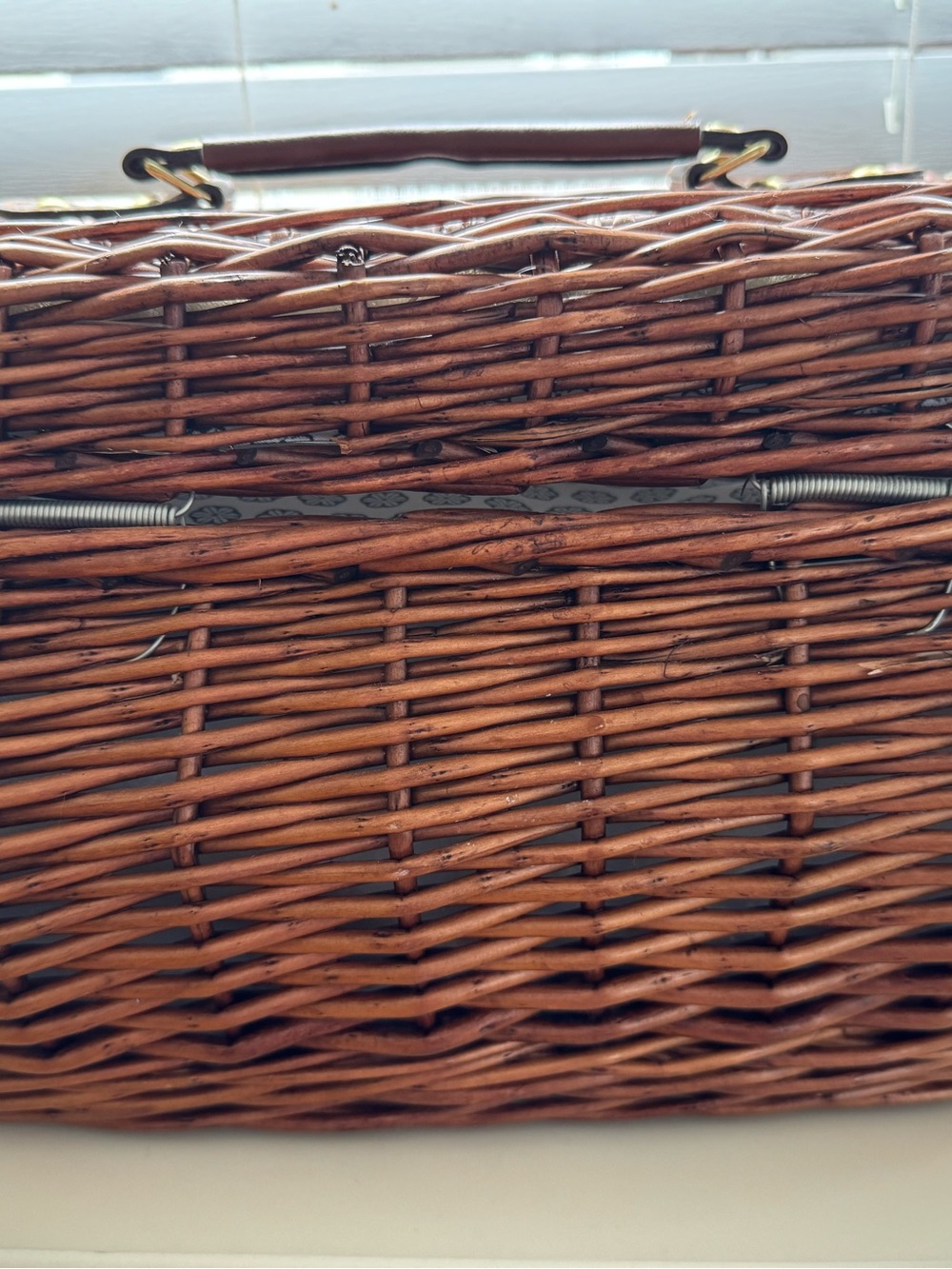 Vintage-Style Woven Wicker Insulated Picnic Basket Cooler - Picture 3 of 15